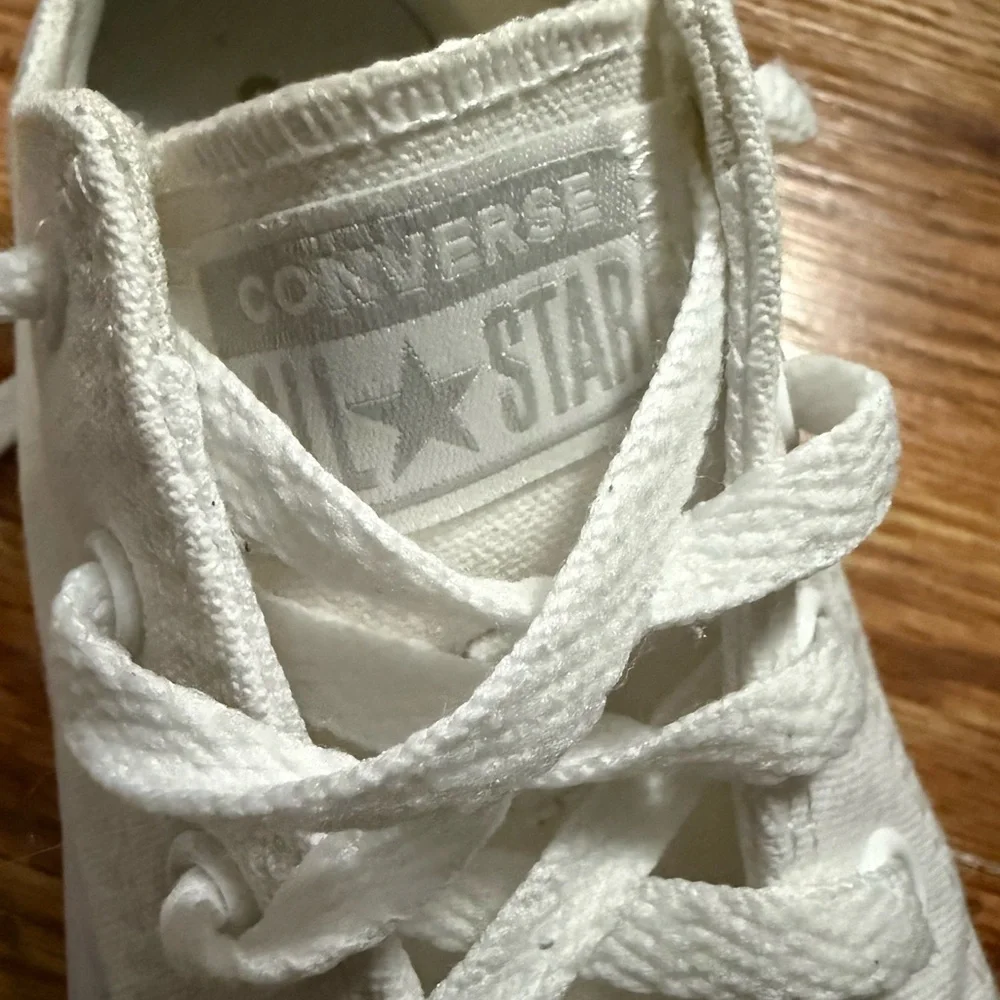 Converse Low Top Canvas Youth Size 2